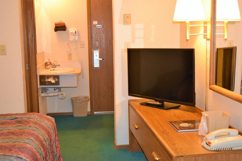 Country Inn Libby Bagian luar foto