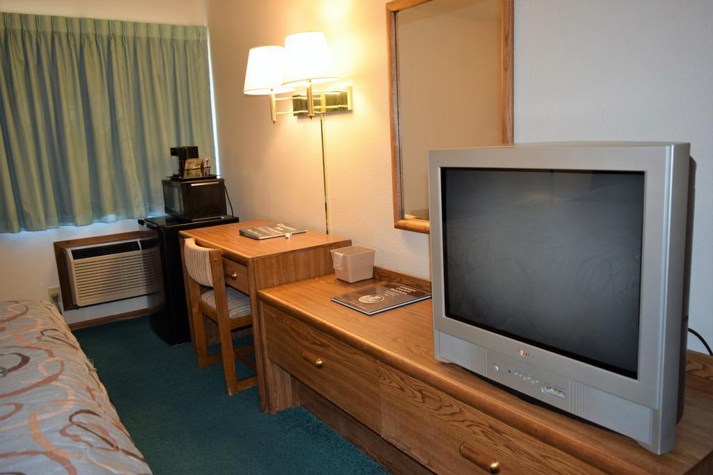Country Inn Libby Bagian luar foto