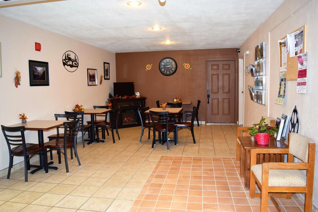 Country Inn Libby Bagian luar foto