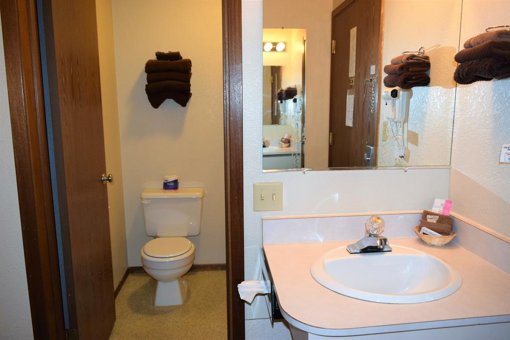 Country Inn Libby Bagian luar foto