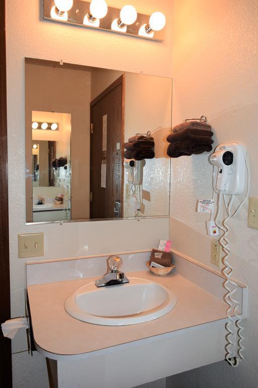 Country Inn Libby Bagian luar foto