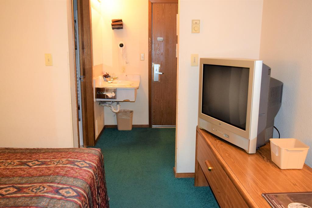Country Inn Libby Bagian luar foto