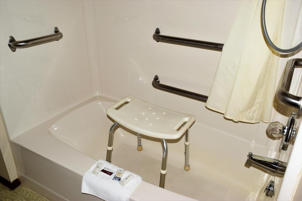 Country Inn Libby Bagian luar foto
