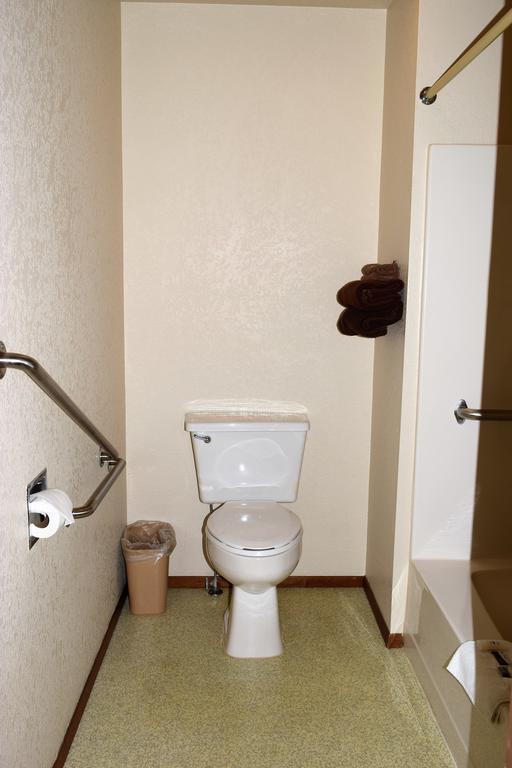 Country Inn Libby Bagian luar foto
