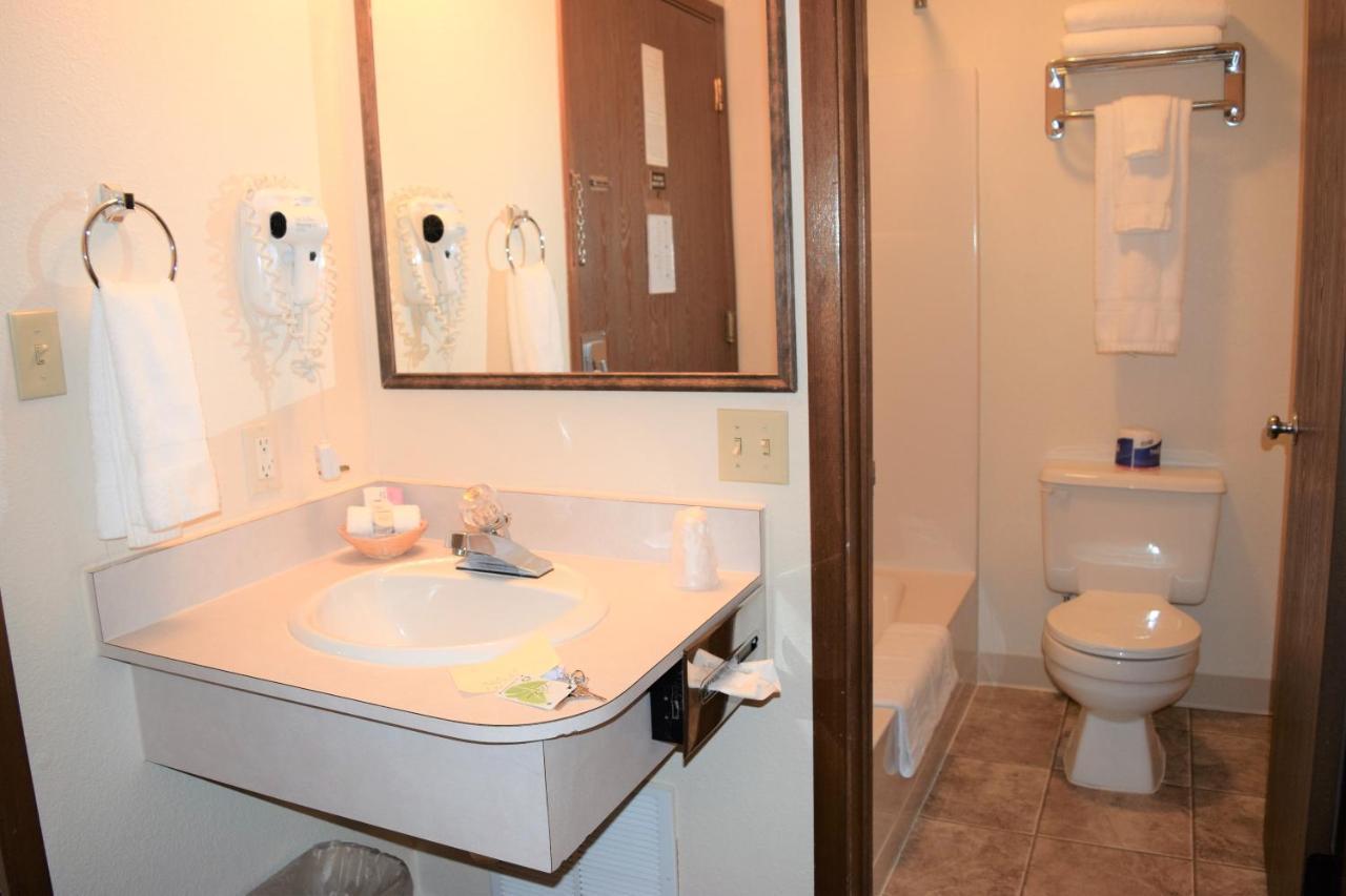 Country Inn Libby Bagian luar foto