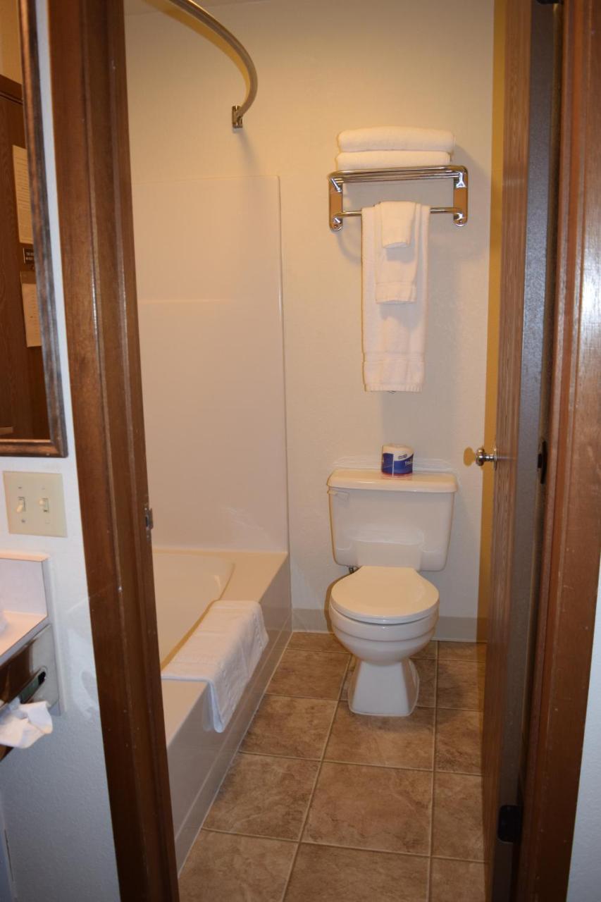 Country Inn Libby Bagian luar foto